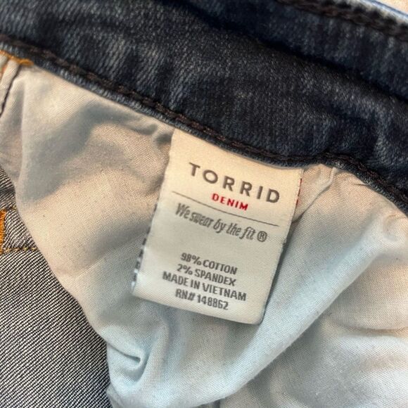 Torrid Boyfriend Jeans | Women’s Plus Size 24R | Distressed | Stretch Denim - Picture 5 of 6